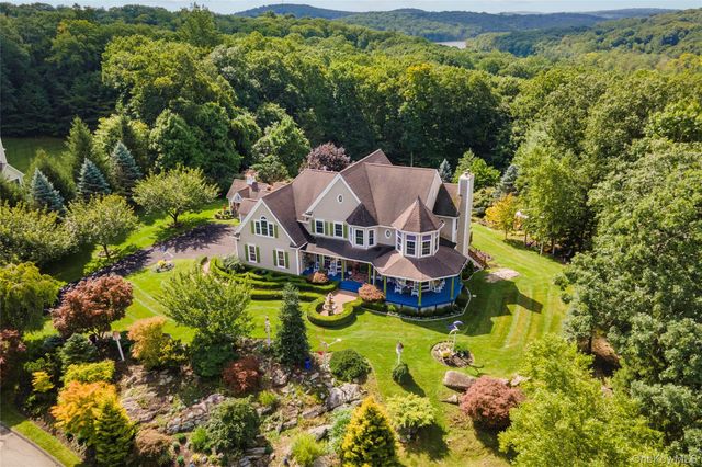 40 Sprucetop Drive, Mahopac, NY 10541