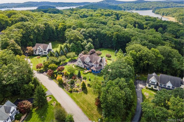 40 Sprucetop Drive, Mahopac, NY 10541