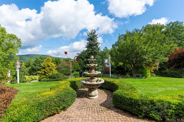 40 Sprucetop Drive, Mahopac, NY 10541
