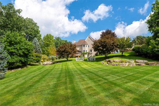 40 Sprucetop Drive, Mahopac, NY 10541