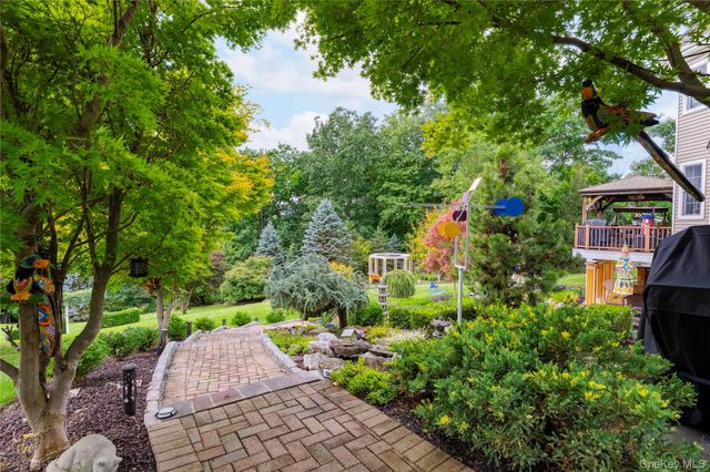 40 Sprucetop Drive, Mahopac, NY 10541