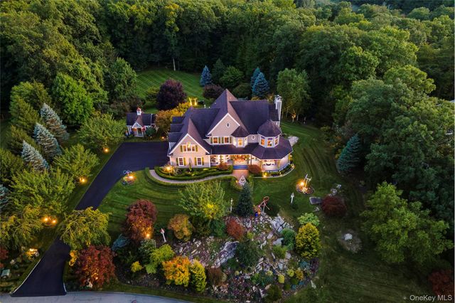 40 Sprucetop Drive, Mahopac, NY 10541