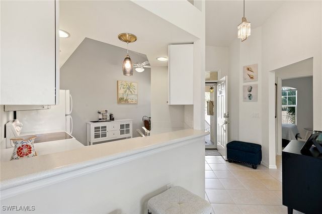 314 Newport DR 1605, Naples, FL 34114