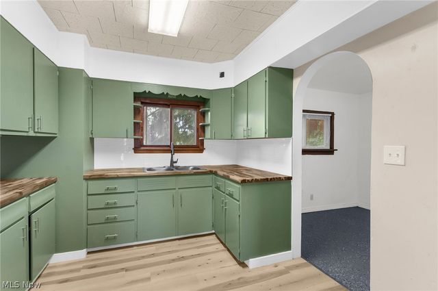 2232 Youngstown Road SE, Warren, OH 44484
