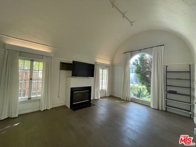 459 S Holt Avenue, Los Angeles, CA 90048