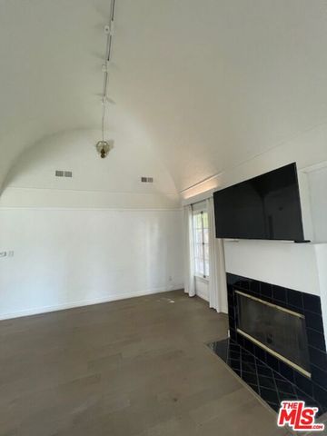 459 S Holt Avenue, Los Angeles, CA 90048