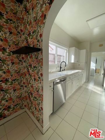 459 S Holt Avenue, Los Angeles, CA 90048