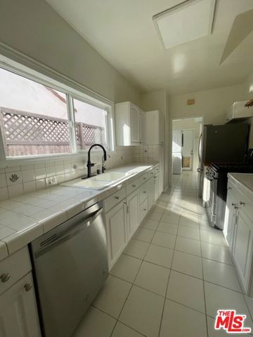 459 S Holt Avenue, Los Angeles, CA 90048