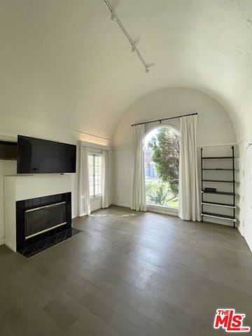 459 S Holt Avenue, Los Angeles, CA 90048