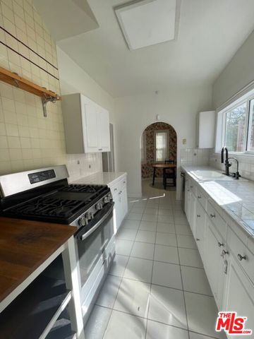 459 S Holt Avenue, Los Angeles, CA 90048