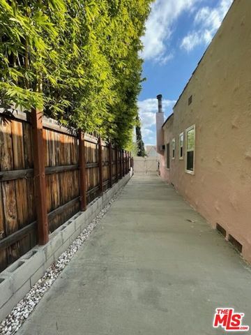 459 S Holt Avenue, Los Angeles, CA 90048