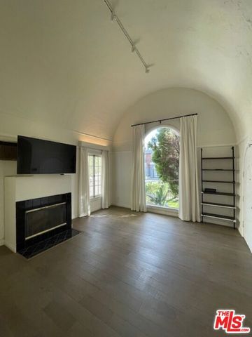 459 S Holt Avenue, Los Angeles, CA 90048