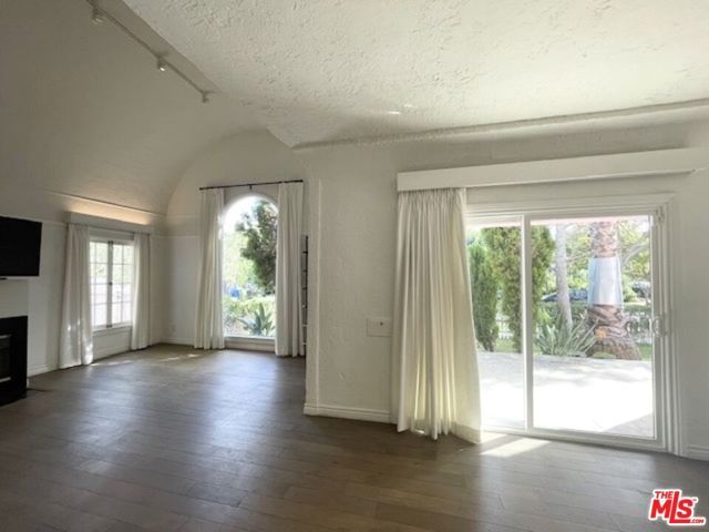 459 S Holt Avenue, Los Angeles, CA 90048