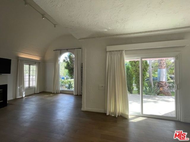 459 S Holt Avenue, Los Angeles, CA 90048