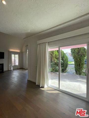 459 S Holt Avenue, Los Angeles, CA 90048