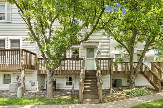 8823 42nd Avenue N, New Hope, MN 55427
