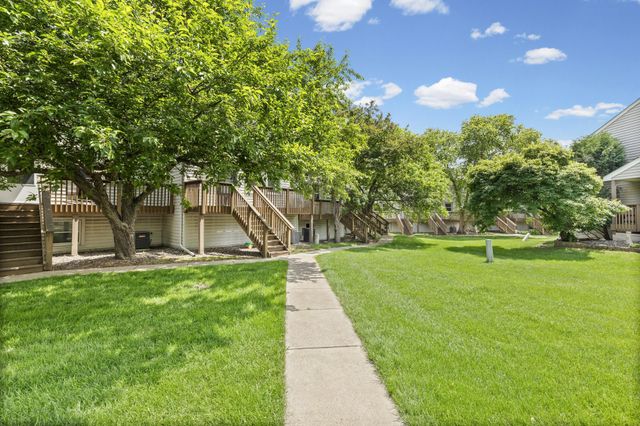 8823 42nd Avenue N, New Hope, MN 55427
