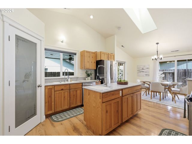 87661 TREK Dr, Veneta, OR 97487