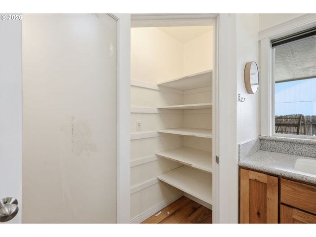 87661 TREK Dr, Veneta, OR 97487