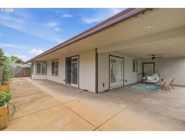 87661 TREK Dr, Veneta, OR 97487