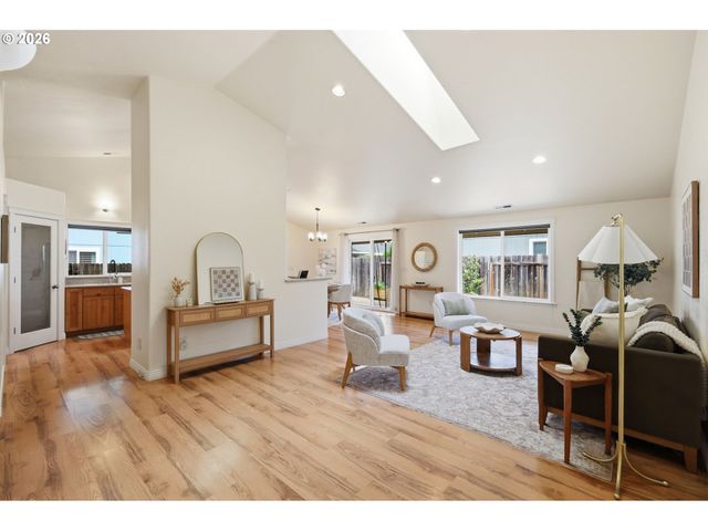 87661 TREK Dr, Veneta, OR 97487