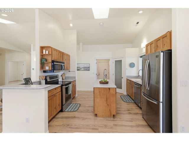87661 TREK Dr, Veneta, OR 97487