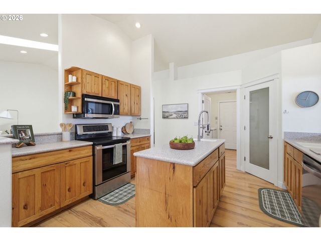 87661 TREK Dr, Veneta, OR 97487
