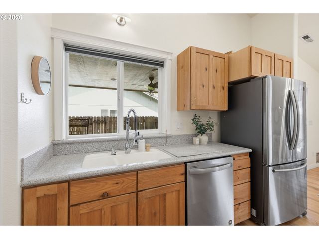 87661 TREK Dr, Veneta, OR 97487