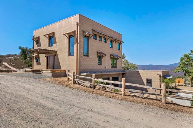 21179 Sutherland Dam Road, Ramona, CA 92065