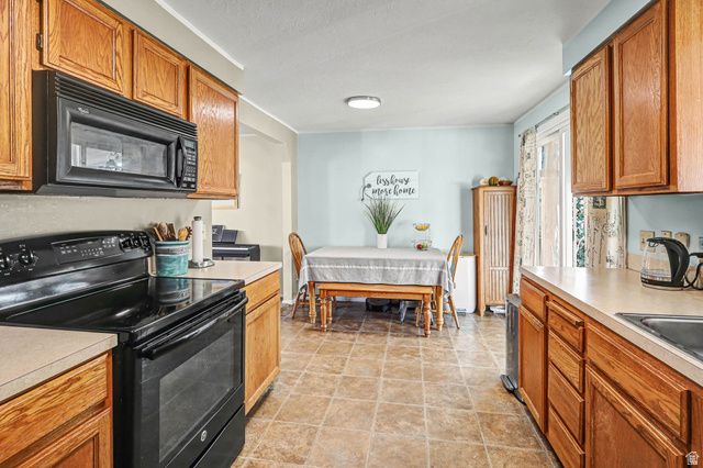 948 S 250 E, Layton, UT 84041