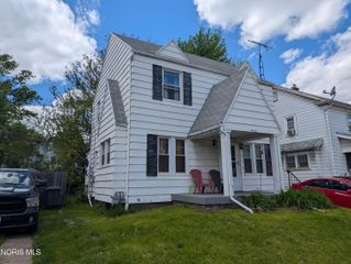4037 Packard Road, Toledo, OH 43612