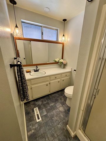 1005 Pasadena Lane, Modesto, CA 95350