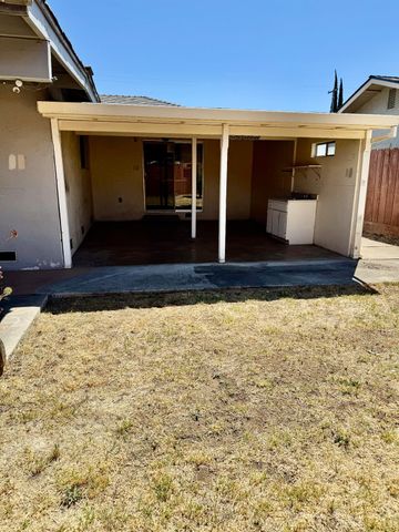 1005 Pasadena Lane, Modesto, CA 95350