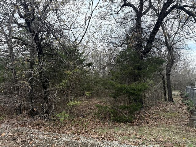 E Davis Street, Eufaula, OK 74432