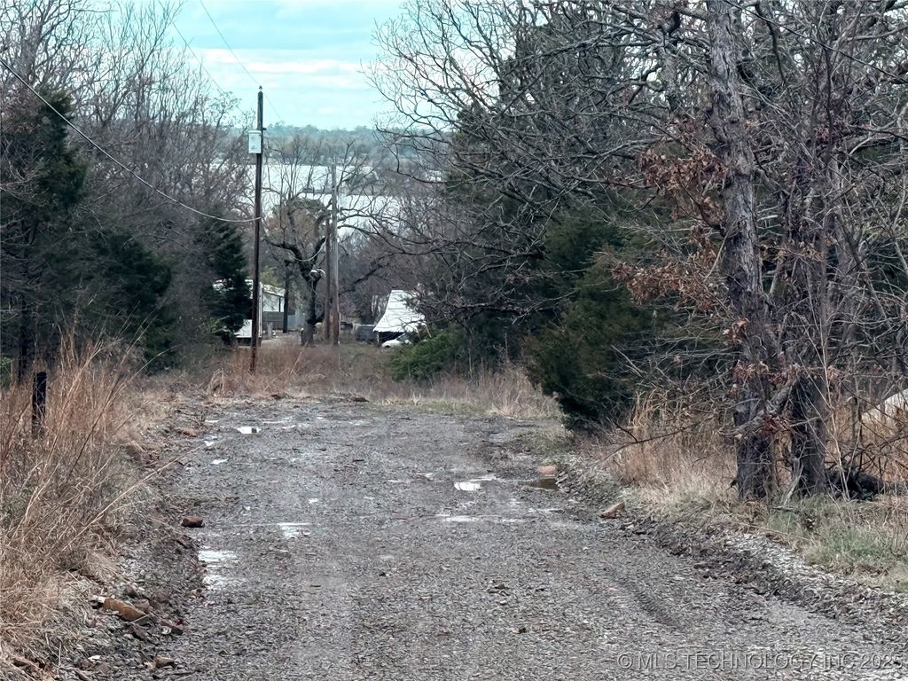 E Davis Street, Eufaula, OK 74432