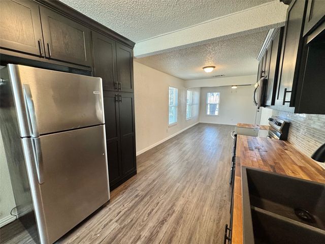 113 W Arnold Street, Granbury, TX 76048