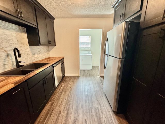 113 W Arnold Street, Granbury, TX 76048