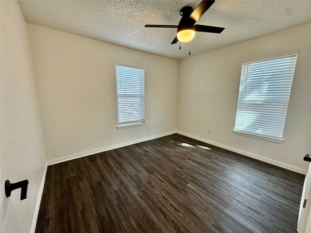 113 W Arnold Street, Granbury, TX 76048