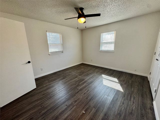 113 W Arnold Street, Granbury, TX 76048