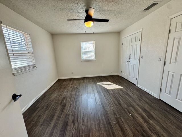113 W Arnold Street, Granbury, TX 76048