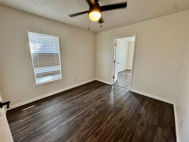 113 W Arnold Street, Granbury, TX 76048