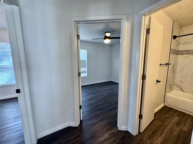 113 W Arnold Street, Granbury, TX 76048