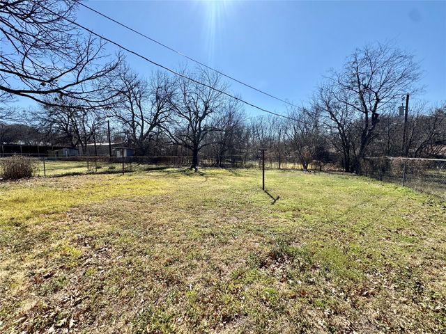 113 W Arnold Street, Granbury, TX 76048