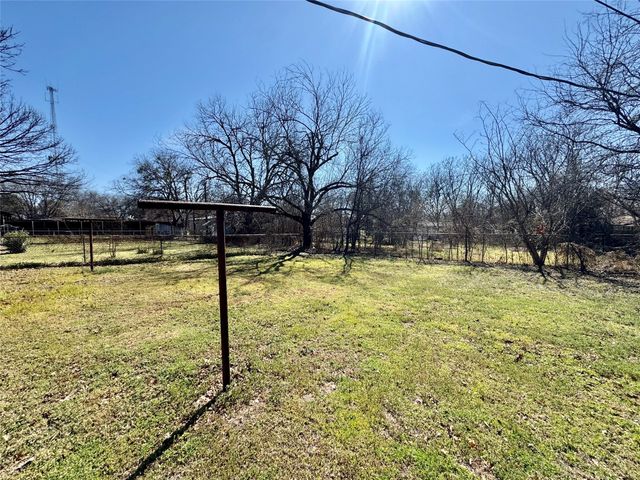 113 W Arnold Street, Granbury, TX 76048