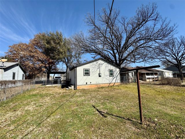 113 W Arnold Street, Granbury, TX 76048