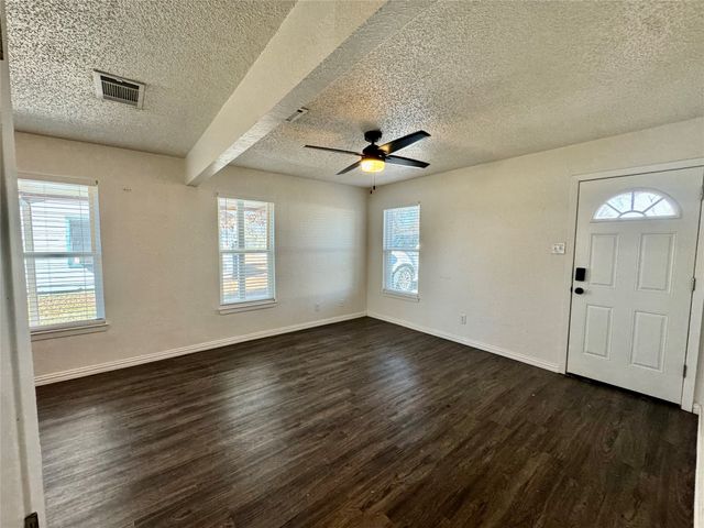 113 W Arnold Street, Granbury, TX 76048