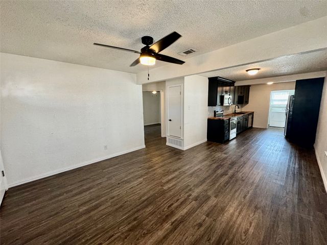 113 W Arnold Street, Granbury, TX 76048