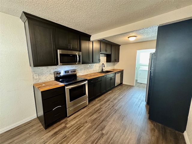 113 W Arnold Street, Granbury, TX 76048