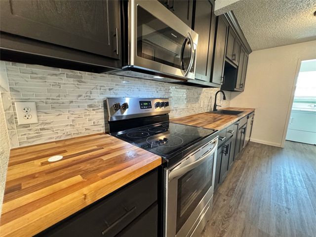 113 W Arnold Street, Granbury, TX 76048
