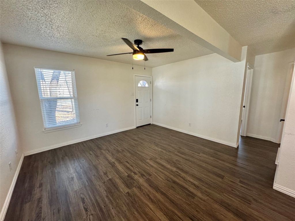 113 W Arnold Street, Granbury, TX 76048 — photo 2